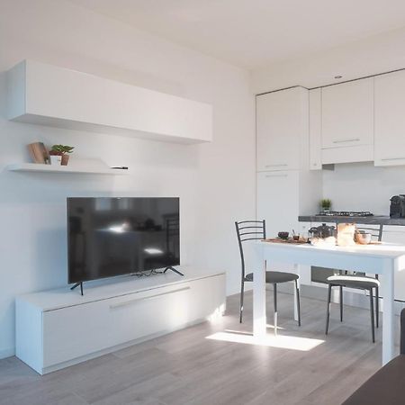 By The Lake Apartments - Smart Desenzano del Garda Exterior foto