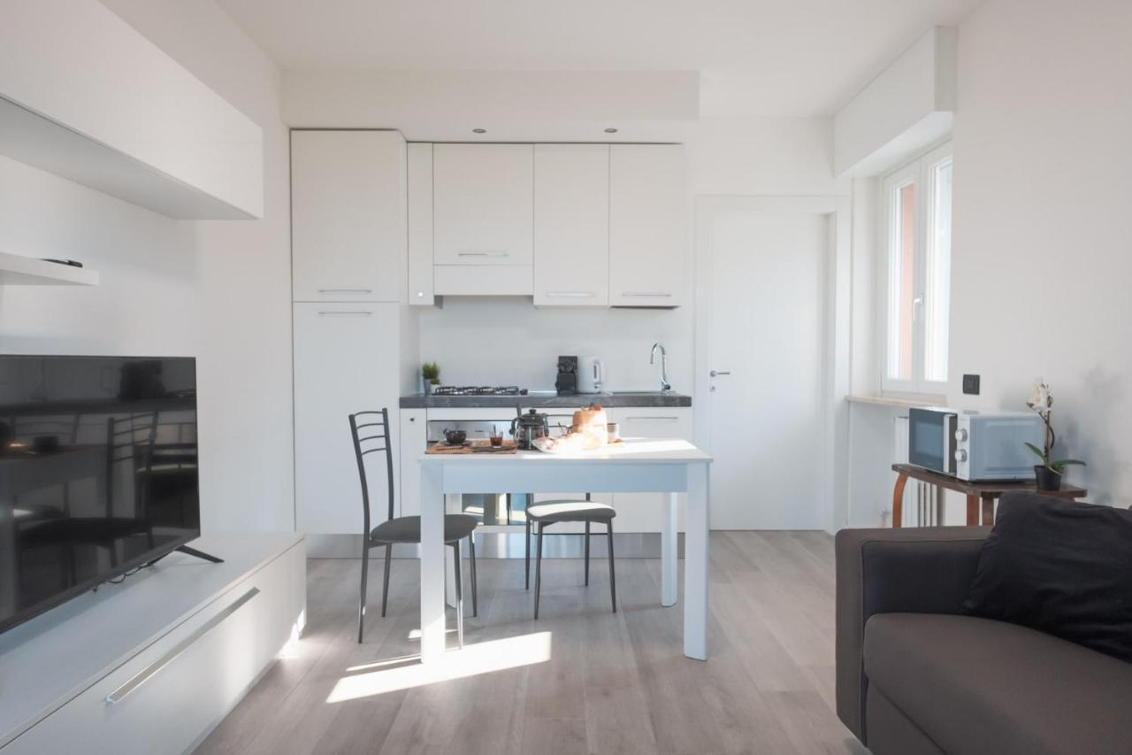 By The Lake Apartments - Smart Desenzano del Garda Exterior foto